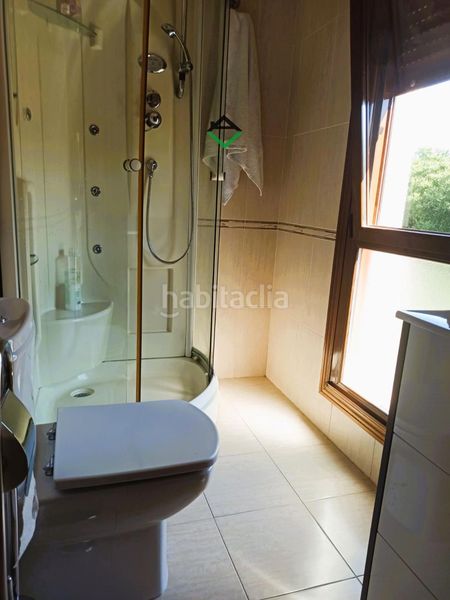 Foto 574ac0d8-f4e4-4b85-b6d7-40f0cc50b6ea. Casa adossada amb calefacció aparcament a Darbo Cangas