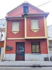 House in Coiro. Casa a reformar cerca de la playa y del centro