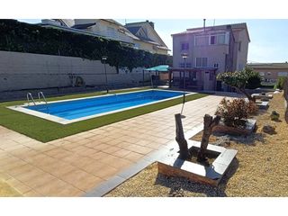 Casa  Calle joan maragall. Venta de casa en lli�� damunt