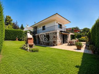 Casa a Avenida MONTBUI