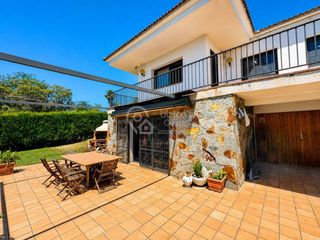 Casa a Avenida MONTBUI