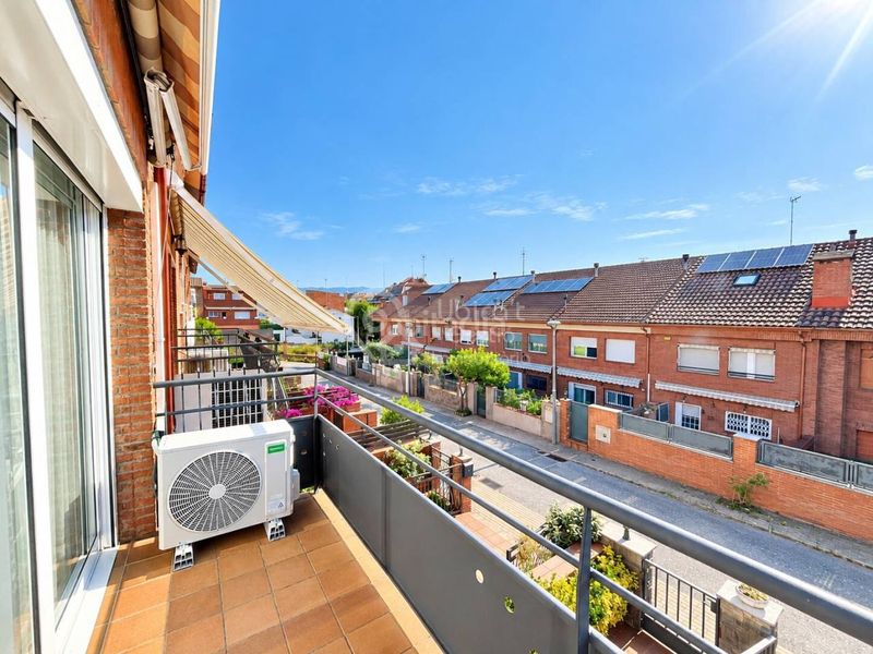 Foto f1674b59-98d1-40e8-ae47-1a607c58d6b4. Casa adosada magnífica casa adosada en Canovelles