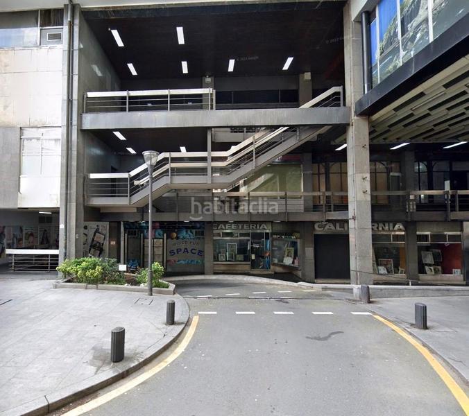 Foto c714a46c-1ba0-403a-9c40-53d13b0697d0. Parking voiture dans Iralabarri Bilbao