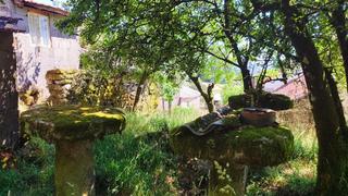 Masia  Cima de vila petan. Casa de pueblo del año 1880 proxima a cañiza