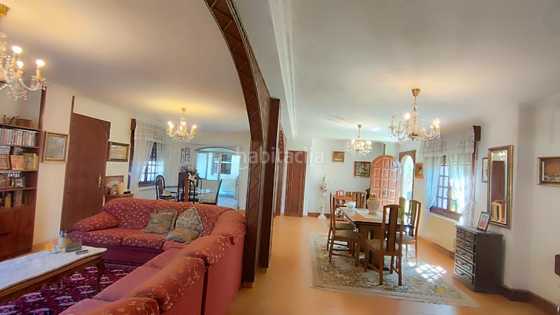 Foto 7da5bd75-6fdd-418e-a130-71eddc17dbdd. Casa amb xemeneia calefacció aparcament piscina a Vigo