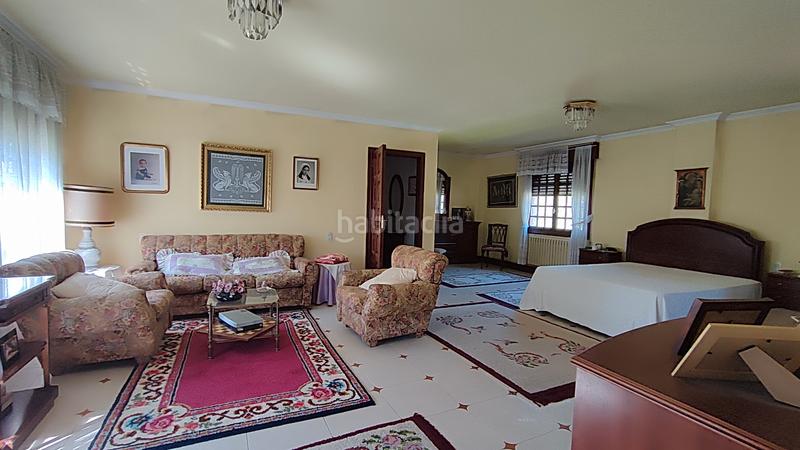Foto 9c40e27d-f9cf-4662-87e4-a4d2fdffd1d0. Casa amb xemeneia calefacció aparcament piscina a Vigo
