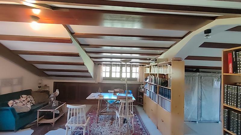 Foto a123403f-9578-4297-968e-43909d70122f. Casa amb xemeneia calefacció aparcament piscina a Vigo
