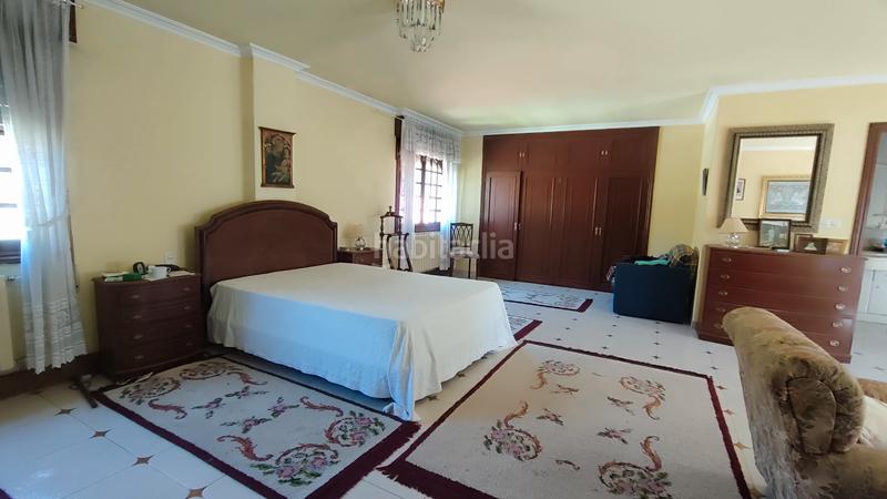 Foto c437f1e0-8923-420e-b207-bb12fc98ff1e. Casa amb xemeneia calefacció aparcament piscina a Vigo