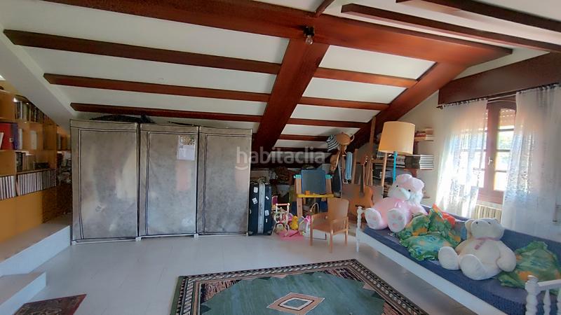 Foto c77cc9ce-927d-4ade-94a4-b5bd505d1b23. Casa amb xemeneia calefacció aparcament piscina a Vigo