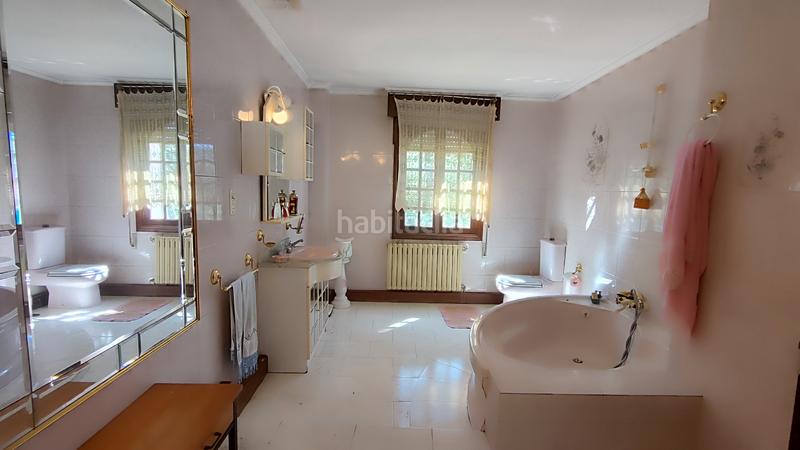 Foto ca93c666-6e1a-4350-8550-88e3ad28c6d2. Casa amb xemeneia calefacció aparcament piscina a Vigo