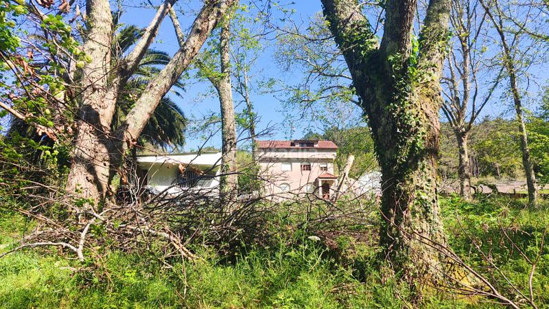 Foto ee36cf60-b7b2-4a08-a0da-893e2b2f4e72. Casa amb xemeneia calefacció aparcament piscina a Vigo