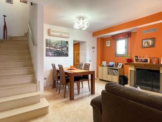Casa adossada  Carrer llevant-pla de la font