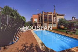 Xalet  Calle alcor del roble. Chalet independiente con piscina y jardín
