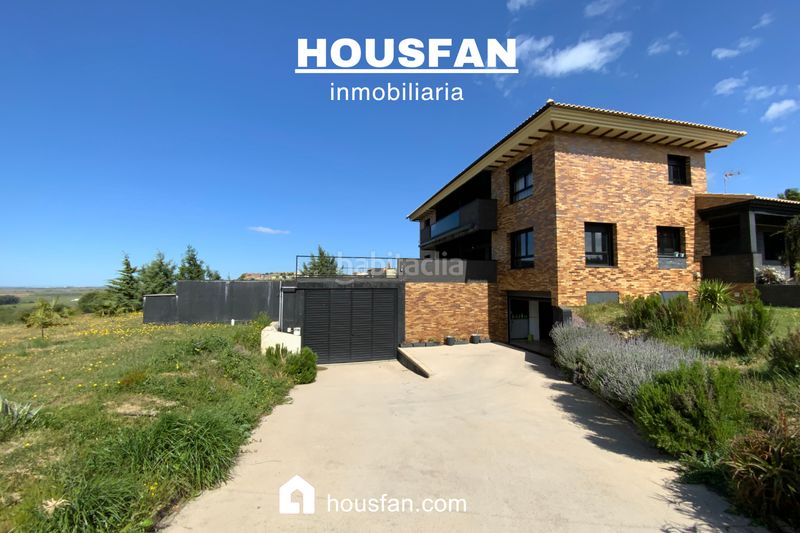 Foto 0103cf61-d0eb-4d3f-92f5-bd57686c3498. Xalet amb xemeneia calefacció aparcament piscina a Cáceres