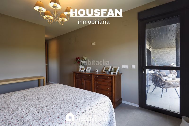 Foto 0104fa92-110a-43f8-bcc3-719d441a6792. Xalet amb xemeneia calefacció aparcament piscina a Cáceres