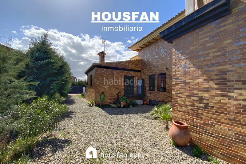 Foto 0d5a9d57-3806-456e-9117-bab7f82bfc7d. Xalet amb xemeneia calefacció aparcament piscina a Cáceres