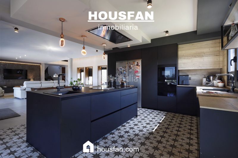 Foto 526b322a-95aa-4cfd-80ac-d4e7beb734ab. Xalet amb xemeneia calefacció aparcament piscina a Cáceres