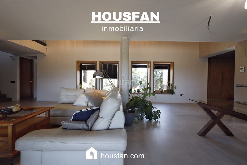 Foto 556b1052-c7d6-4ed8-9a1c-7fff2ae58d2b. Xalet amb xemeneia calefacció aparcament piscina a Cáceres