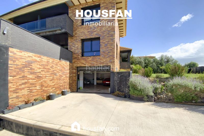 Foto 5c14e8f6-7832-42d9-a92e-83f0e988ad40. Xalet amb xemeneia calefacció aparcament piscina a Cáceres