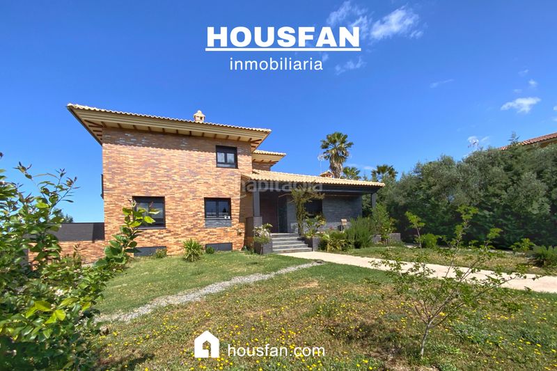 Foto 72e9b648-d508-4768-b535-5bd156555d5c. Xalet amb xemeneia calefacció aparcament piscina a Cáceres