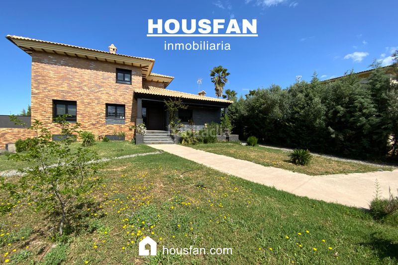 Foto afd50b6b-dc13-4eaa-9b09-1e6fd00f9791. Xalet amb xemeneia calefacció aparcament piscina a Cáceres