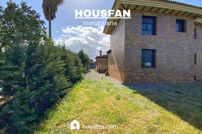 Foto cf0042b2-2d34-44d9-935d-4b71ef760acc. Xalet amb xemeneia calefacció aparcament piscina a Cáceres