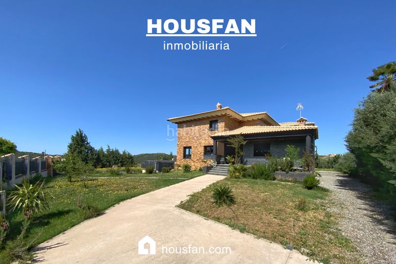 Foto e32784ef-d9fb-4e71-a4d5-1f97ff485854. Xalet amb xemeneia calefacció aparcament piscina a Cáceres