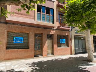 Local commercial à Avenida juan carlos i 42. Local en zona prestigiosa