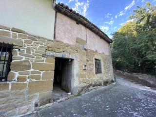 Maison  Calle del río. Casa con calado de piedra