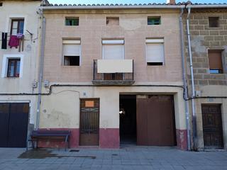 Casa  Calle de san francisco. Casa con jardín y nave agrícola.