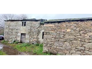 Casa  N/a. Propiedad de 2 casas y 2 alpendres para rehabilitar
