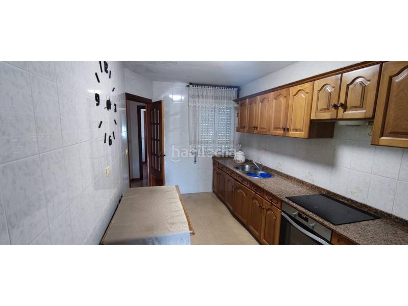 Foto 252c9b3a-9be3-46ed-8ee3-47723b01d8d2. Maison avec parking dans Corgo (O)