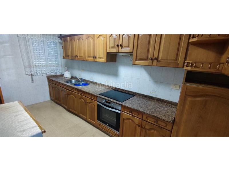 Foto fdf25d5f-dec8-4ee0-82a8-d3412de9af14. Maison avec parking dans Corgo (O)