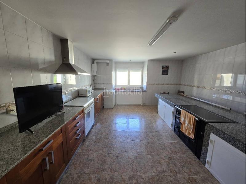 Foto 0f4ca929-ebfd-4f63-b92a-a80ef73714d9. Casa con parcheggio in Friol