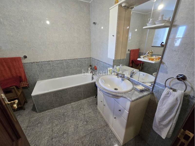 Foto bd951ff9-c97b-41fc-9df5-5ef97eb356f9. Casa con parcheggio in Friol