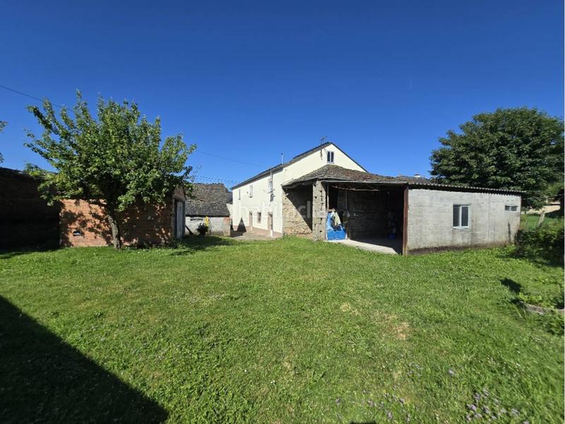 Foto dd8dbfff-d429-49d6-a411-f026dbedd46e. Casa con parcheggio in Friol
