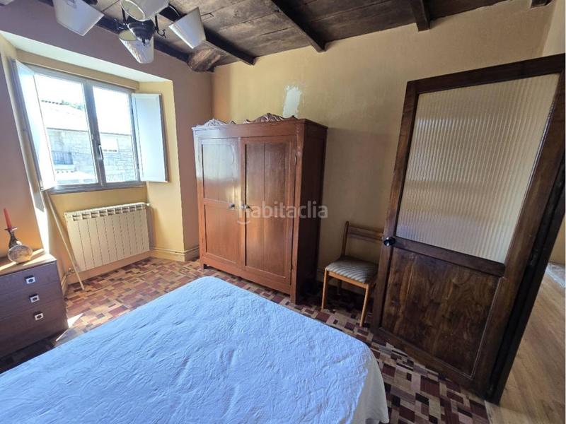 Foto d87c1b46-25fa-4d99-8665-e6cf6be77232. Casa  con finca en narla en Friol
