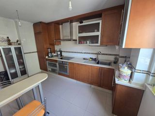 Appartement  Calle pomar. Amplio piso en rúa pomar