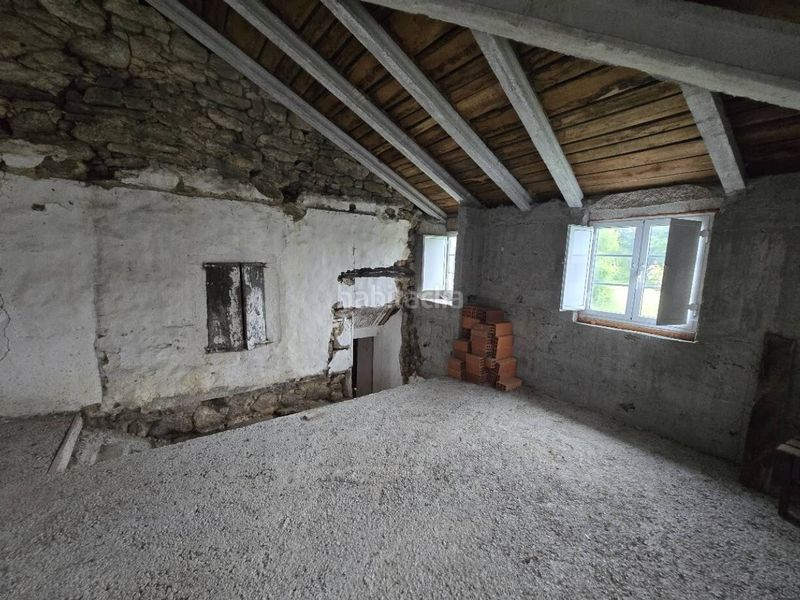 Foto 223f47dd-5651-46ef-a753-89bcc4206c68. Casa amb aparcament a Friol
