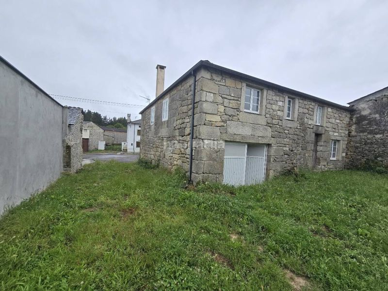 Foto a0017f4a-4908-4152-aa5a-a9b327c6de97. Casa amb aparcament a Friol