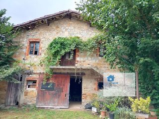Reihenhaus in Liendo. Casa de piedra con terreno en barrio rocillo, liendo