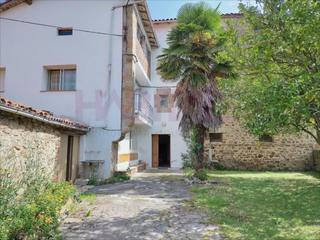 Casa adossada a Guriezo. Se vende casa adosada de piedra, de 483 m2 construidos en guriez