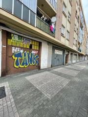 Local commercial à El Pilar. Se ofrece local comercial diáfano de 50 m2 ideal para cualquier