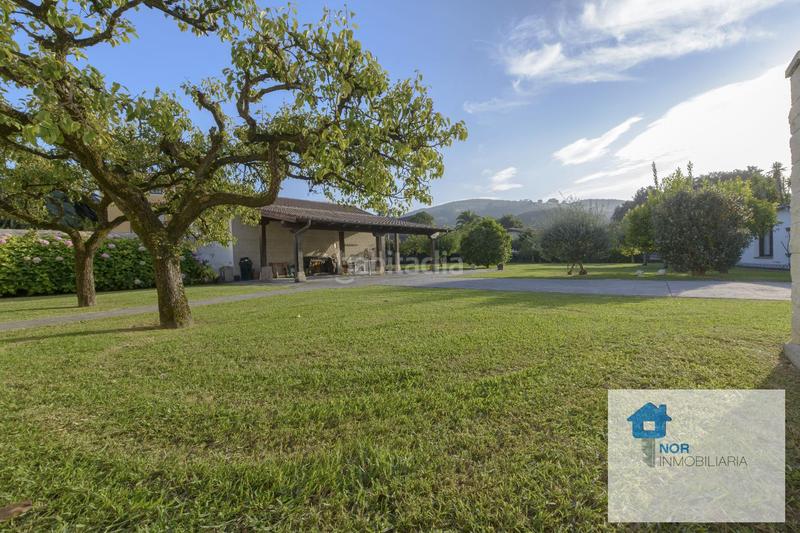 Foto 6179a824-40bd-45a2-a777-9842e32c04a0. Casa nor inmobiliaria vende en exclusiva casa de 379 m2 construidos, dentro de parcela privada de 1.438 m2, en pleno centro y en Liendo