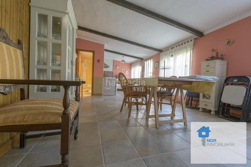 Foto bb5fc1d0-346a-46e6-80ba-e0471a63f292. Casa nor inmobiliaria vende en exclusiva casa de 379 m2 construidos, dentro de parcela privada de 1.438 m2, en pleno centro y en Liendo
