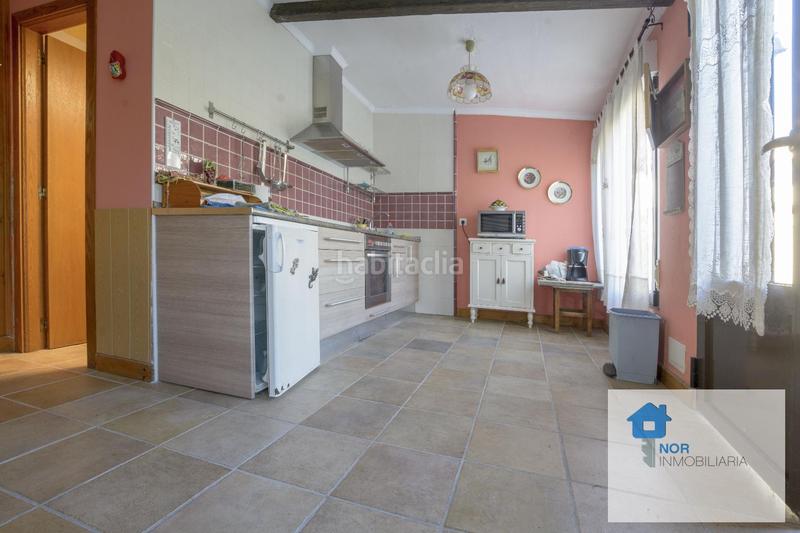 Foto d1f891a2-3734-4183-b5c9-45b3caae946c. Casa nor inmobiliaria vende en exclusiva casa de 379 m2 construidos, dentro de parcela privada de 1.438 m2, en pleno centro y en Liendo