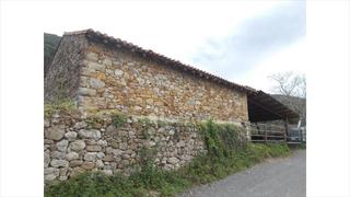 Terrain résidentiel à Liendo. Norinmobiliaria vende en exclusiva una cabaña de piedra, de 120