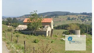 Maison à Hazas de Cesto. Casa montañesa y terreno en las agueras, beranga, cantabria