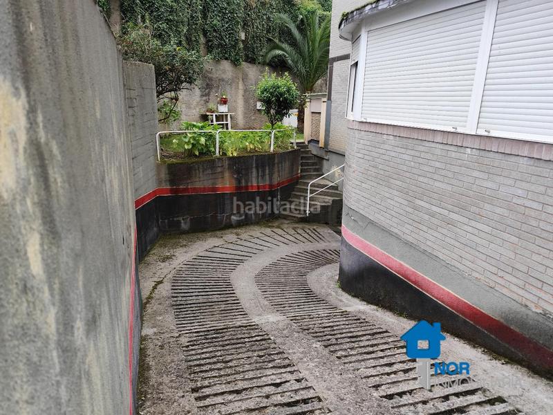 Foto 409a5c60-62e5-4e55-baf4-0a5656bdb348. Parking coche otra vez dando vueltas para ver donde aparcar el coche?norinmobiliaria tiene la solución, vendemos una plaza doble de aparcamiento en Laredo