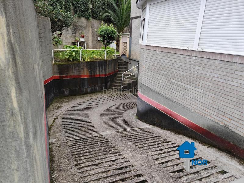 Foto d979db32-1637-4d1d-852a-19f7102968bb. Parking coche otra vez dando vueltas para ver donde aparcar el coche?norinmobiliaria tiene la solución, vendemos una plaza doble de aparcamiento en Laredo
